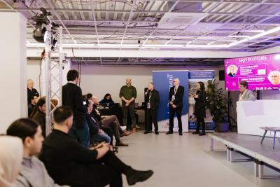 Agrandir l'image 2 sur 66, fenêtre modale