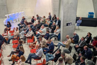 Agrandir l'image 4 sur 16, fenêtre modale